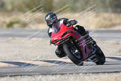 media/Dec-01-2025-Moto Forza (Mon) [[2daa91e15f]]/3-Beginner Group/Session 3 (Turn 3)/